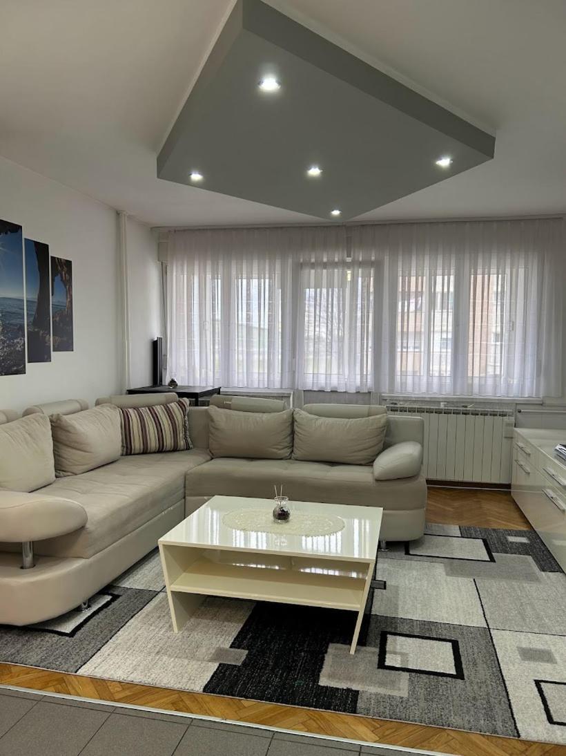 Tina Apartment Karlovac Bagian luar foto